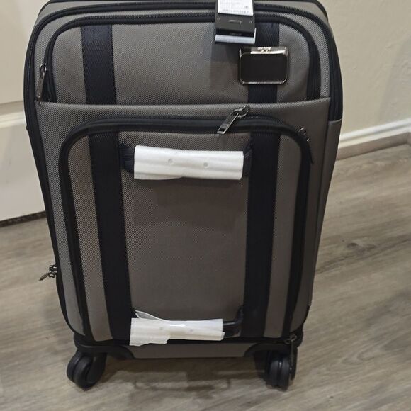 Tumi Merge International Front Lid 4-Wheeled Carry On Luggage - Picture 10 of 15